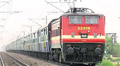 भारतीय रेलवे अपने मिशन शत-प्रतिशत विद्युतीकरण की दिशा में तेजी से आगे बढ़ रही है