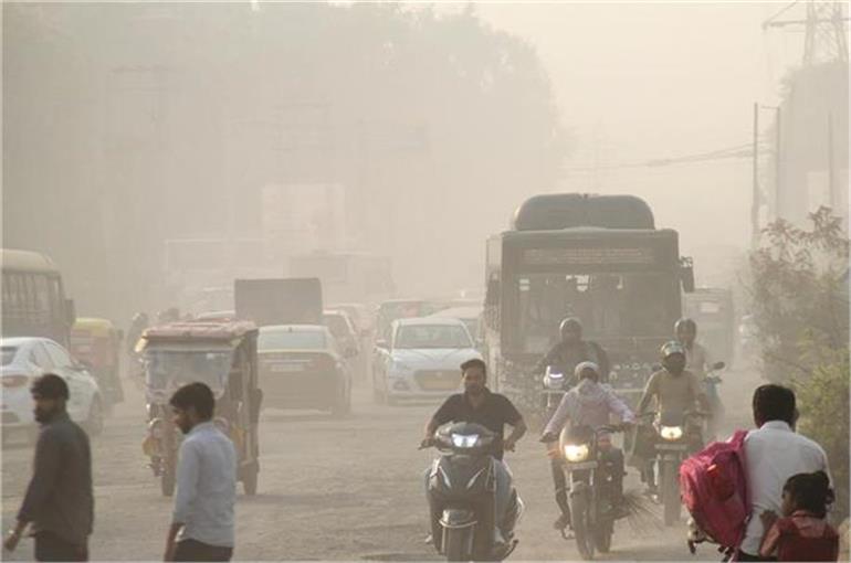 Delhi School Holiday: दिल्ली में Pollution Break, इस दिन रहेगी सरकारी छुट्टी...Online होंगी classes