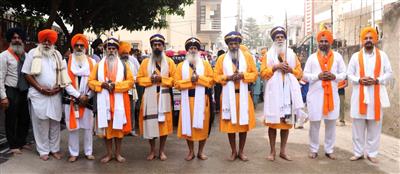 श्री गुरू नानक देव जी के प्रकाश पर्व को लेकर नगर कीर्तन सजाया