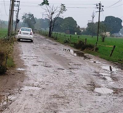 ब्लाक खरड़ के गांव पीर सोहाना-भागोमाजरा तथा रूड़की पु ता सड़कों की हालत बेहद खस्ता  